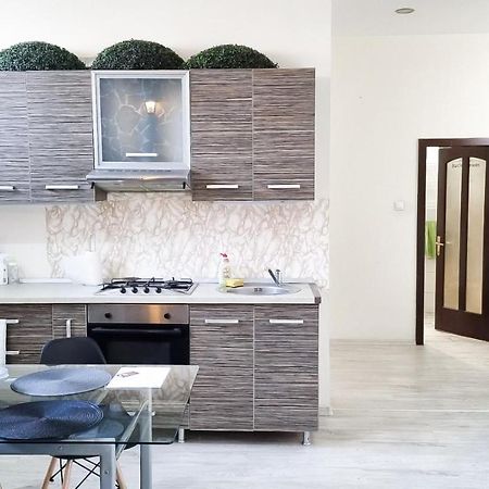 Simi Central Apartment Орадя Екстер'єр фото