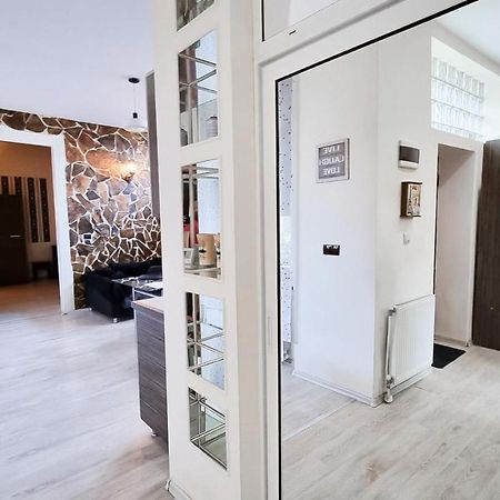 Simi Central Apartment Орадя Екстер'єр фото