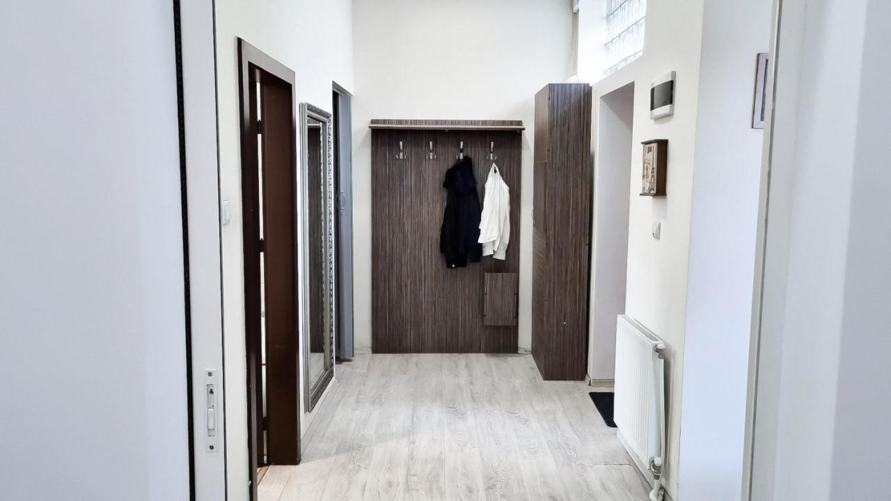 Simi Central Apartment Орадя Екстер'єр фото