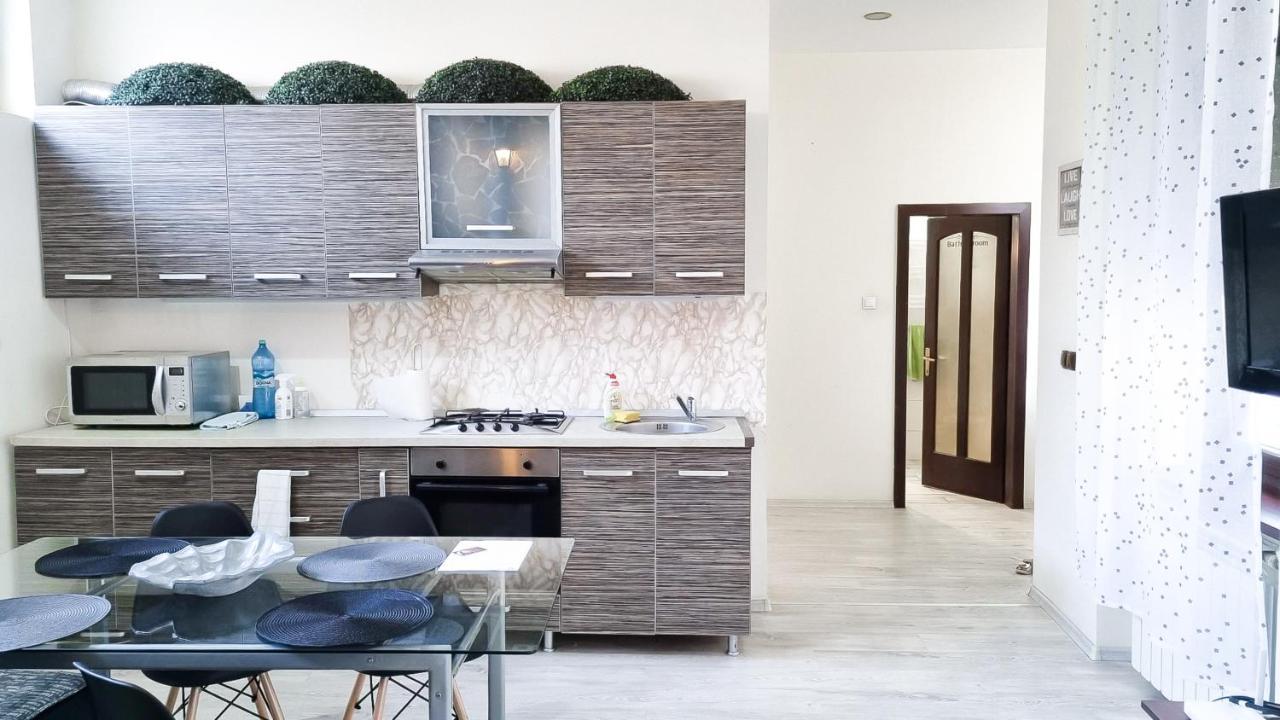 Simi Central Apartment Орадя Екстер'єр фото