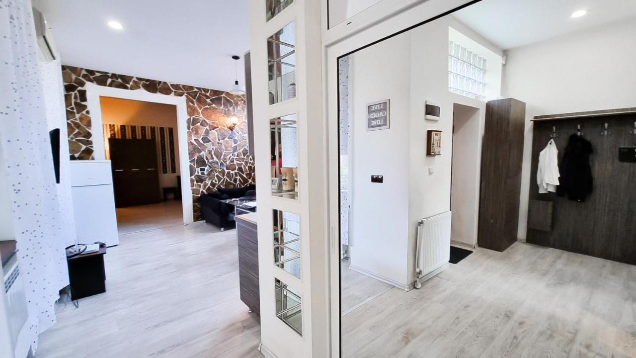 Simi Central Apartment Орадя Екстер'єр фото