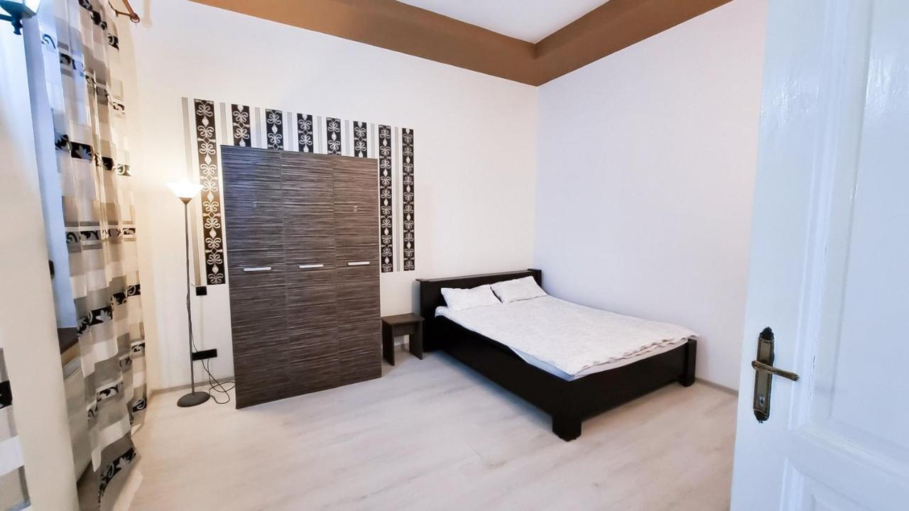 Simi Central Apartment Орадя Екстер'єр фото