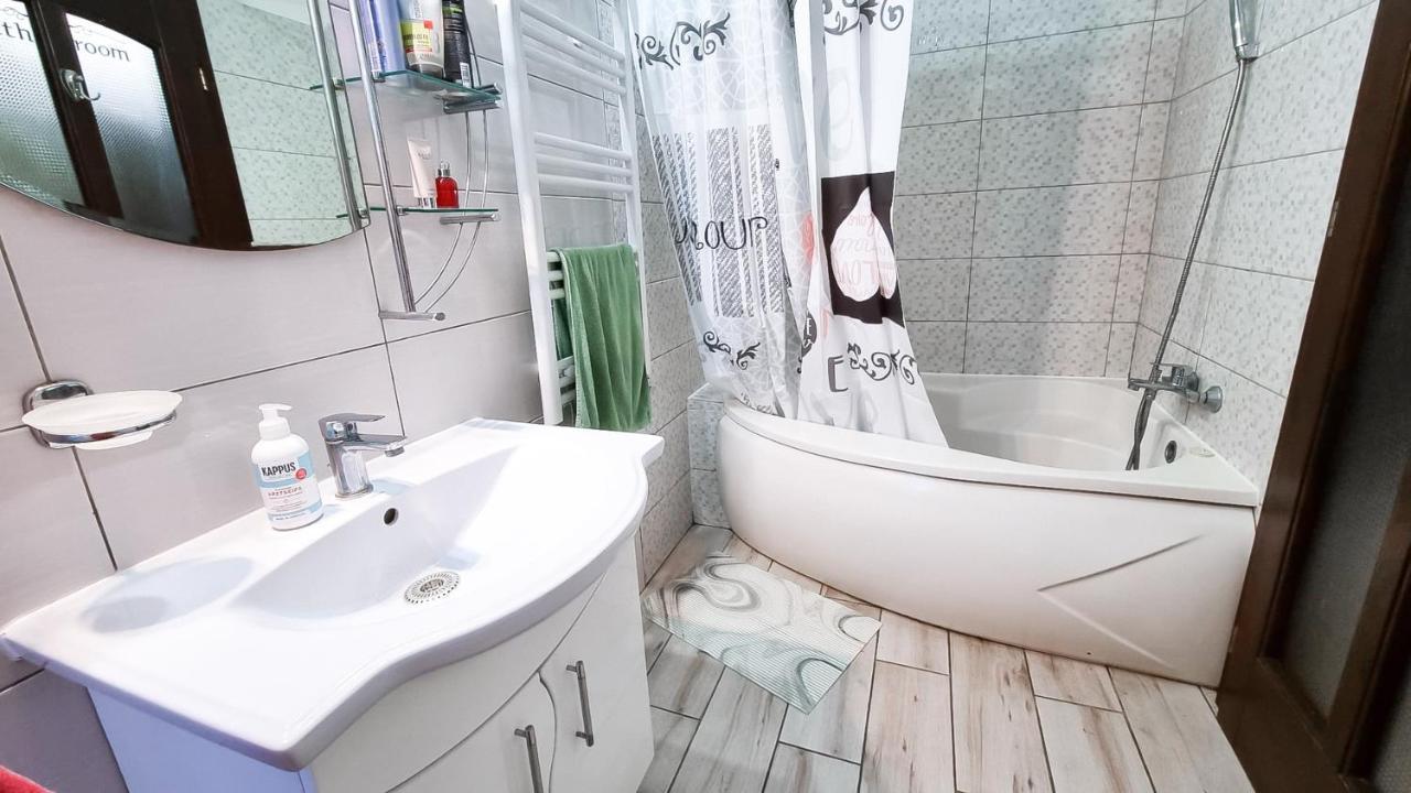 Simi Central Apartment Орадя Екстер'єр фото